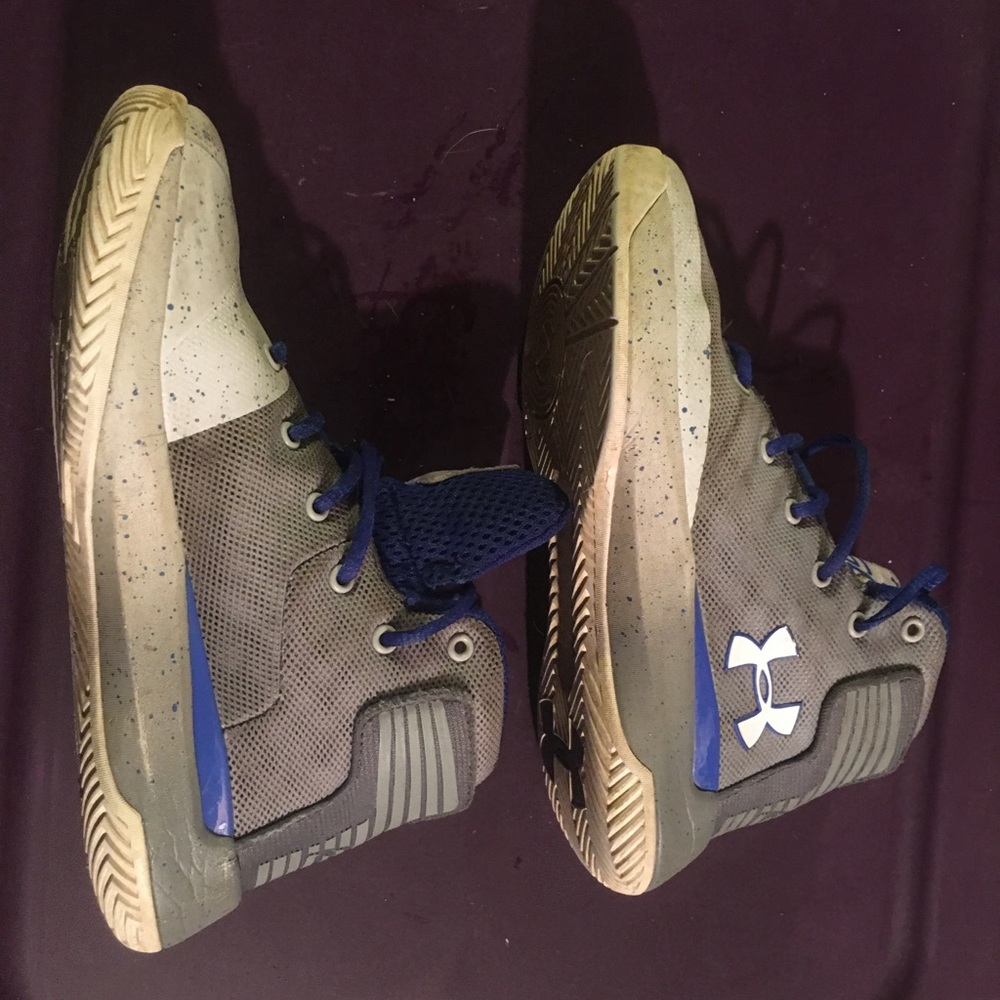 Boys UnderArmour white/gray/blue sneakers size 2Y